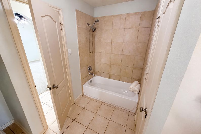 Photo 25 of 36 of 15822 Maple Shores Dr, Houston, TX