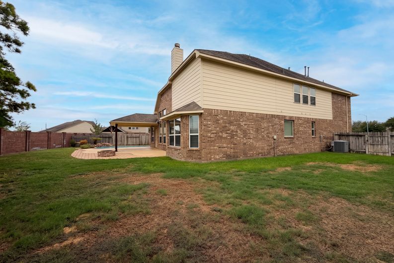 Photo 14 of 40 of 9003 Newcroft Ct, Tomball, TX
