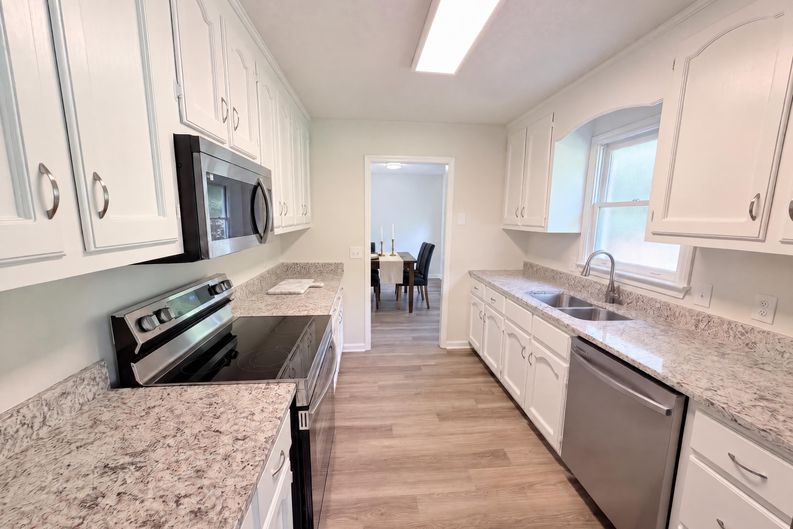 Photo 6 of 20 of 806 Ruswood Rd, Winder, GA