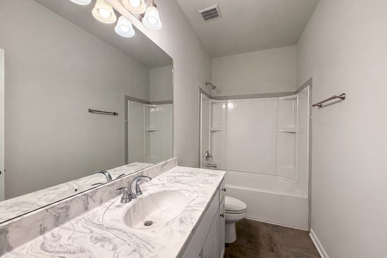 Photo 17 of 23 of 734 Mitscher Dr, Spring Hill, TN