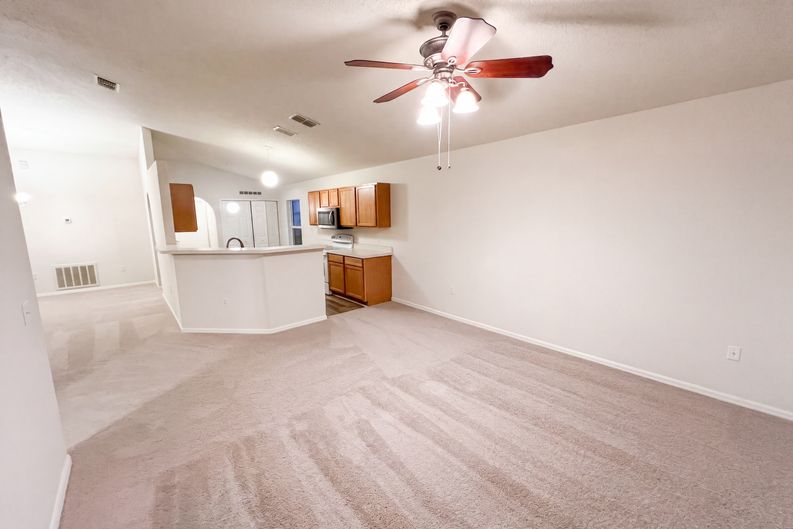 Photo 9 of 25 of 37091 Southern Glen Way, Hilliard, FL