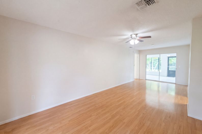 Photo 12 of 32 of 12054 Joe Herrmann Dr, San Antonio, FL