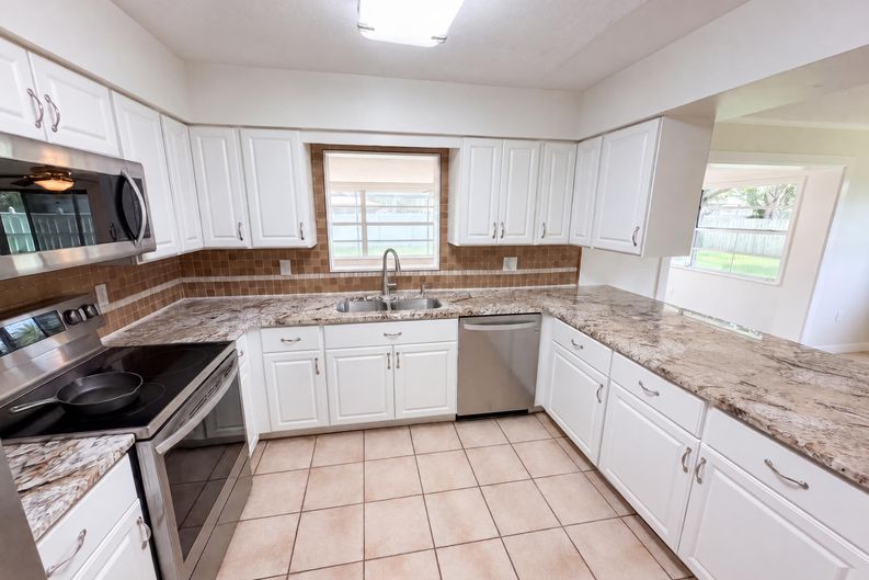 Photo 7 of 30 of 2617 S Fairway Dr, Melbourne, FL