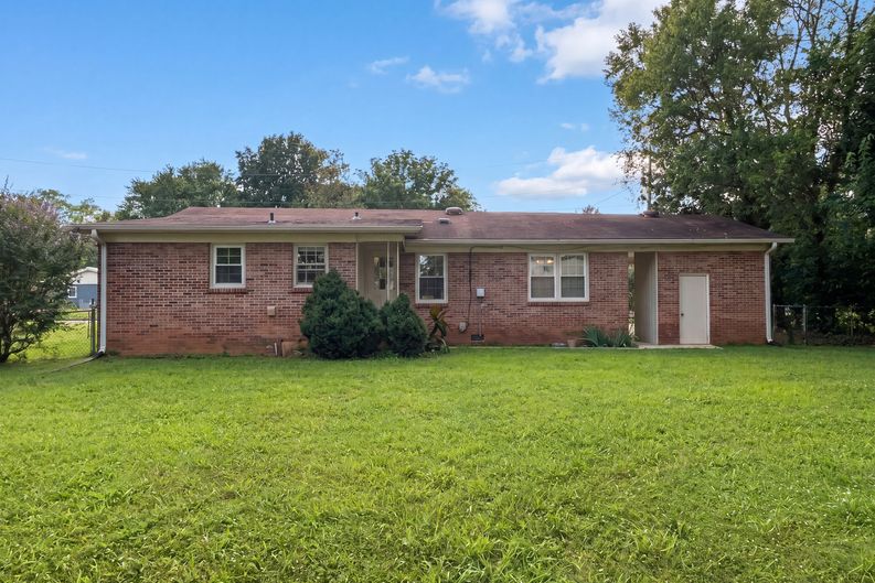 Photo 5 of 22 of 1808 Dailey Ter NW, Huntsville, AL