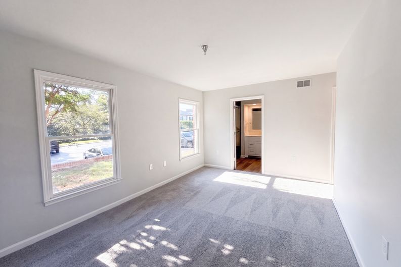 Photo 4 of 20 of 5025 Hillsboro Pike, Nashville, TN