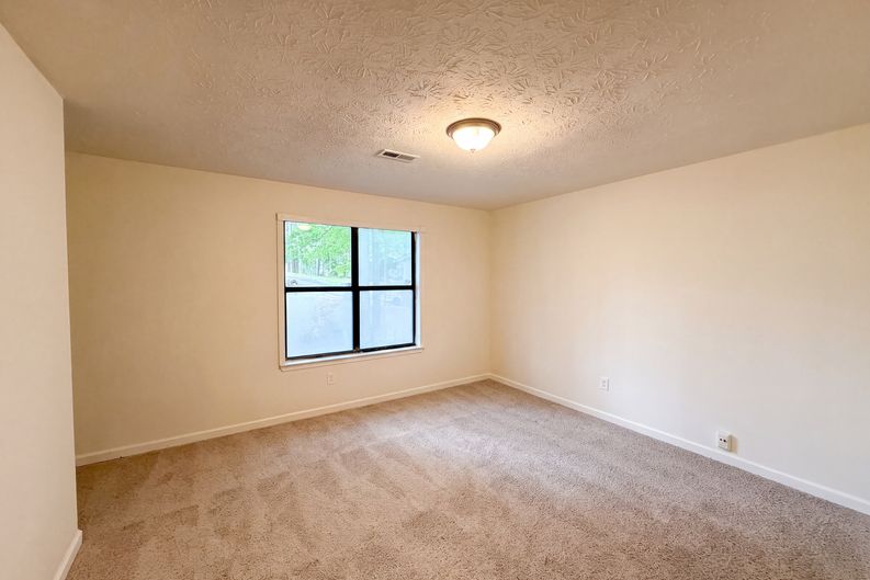 Photo 15 of 20 of 670 Marsh Ct, Jonesboro, GA