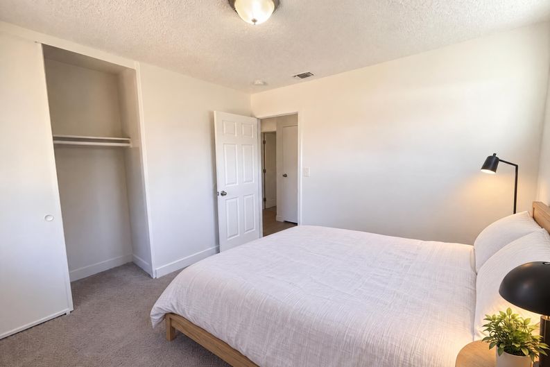 Photo 17 of 30 of 5313 Fernwood Way, Sacramento, CA