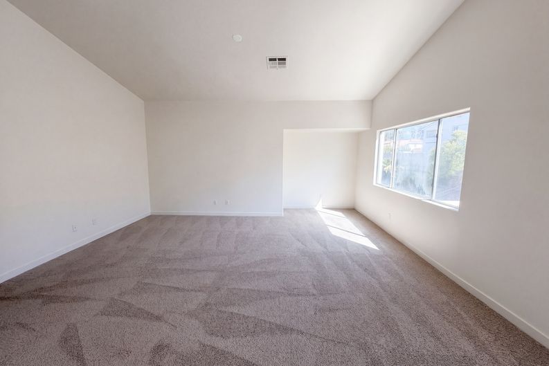 Photo 18 of 41 of 1917 Altivo Dr, Henderson, NV