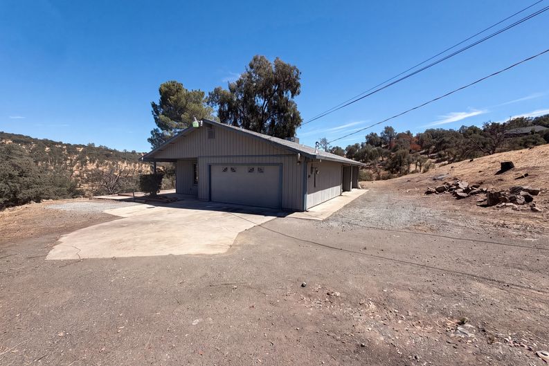 Photo 23 of 29 of 6041 Thornicroft Dr, Valley Springs, CA