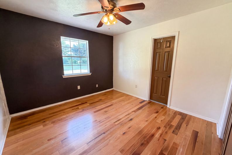 Photo 4 of 20 of 100 Dubb Ln, Red Oak, TX