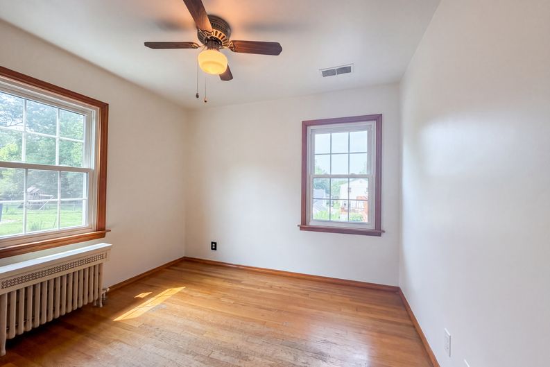 Photo 6 of 20 of 6971 Warder Dr, Cincinnati, OH