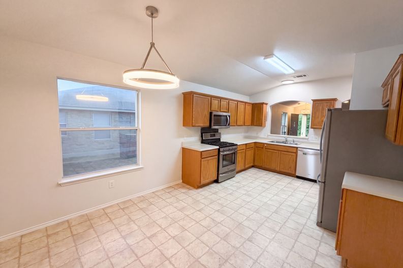 Photo 6 of 17 of 1107 Burgess Dr, Leander, TX