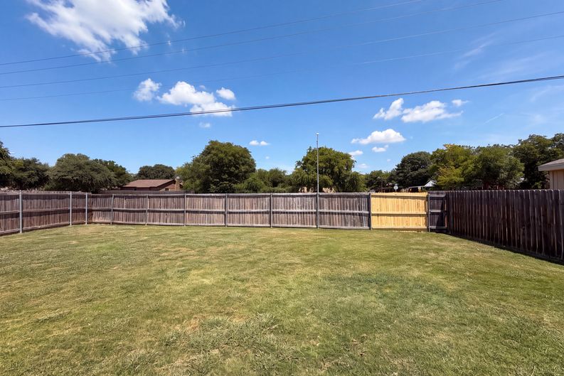 Photo 17 of 18 of 632 Stirrup Bar Dr, Fort Worth, TX