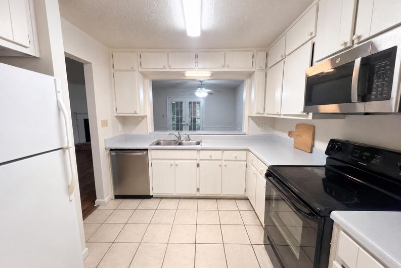 Photo 6 of 46 of 5997 Wintergreen Rd, Norcross, GA
