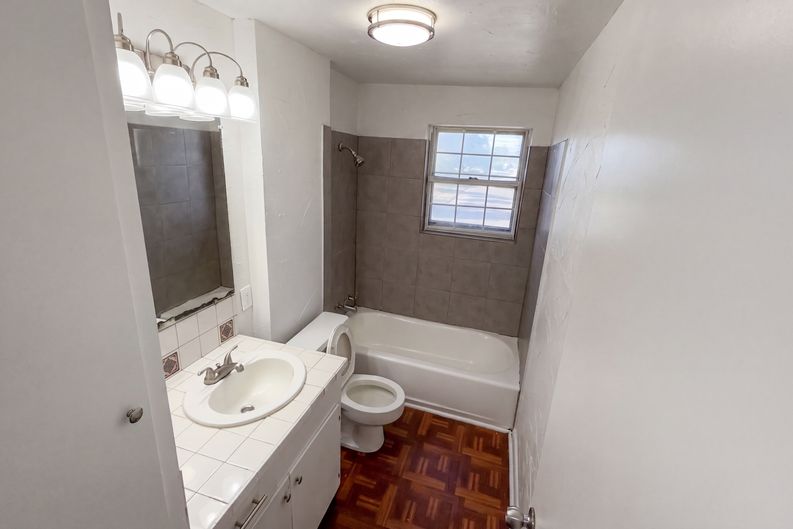 Photo 21 of 27 of 736 W Borden St, Sinton, TX