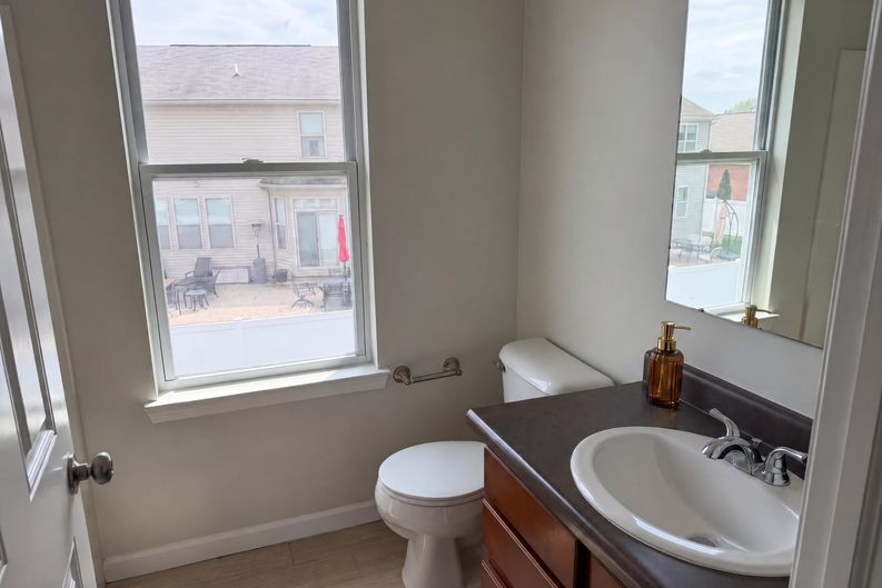 Photo 19 of 44 of 42824 Greystone Dr, Sterling Heights, MI