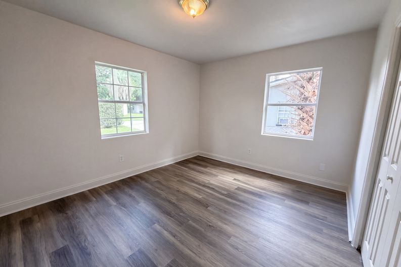 Photo 4 of 22 of 5630 Temple Rd, Jacksonville, FL