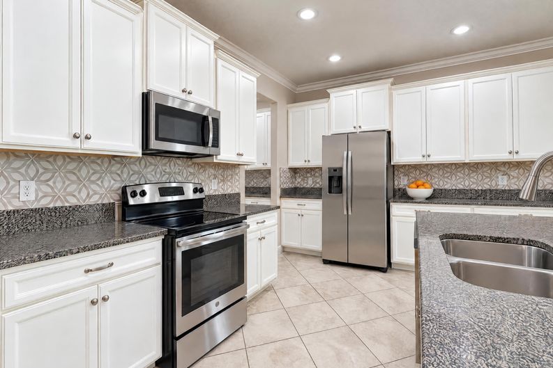 Photo 8 of 34 of 6244 English Hollow Rd, Tampa, FL