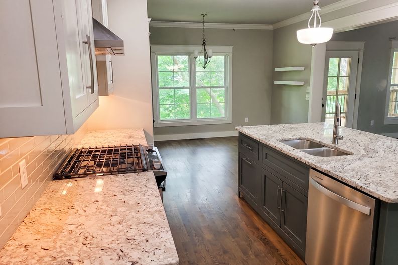 Photo 6 of 38 of 521 Autumnstone Ln, Bowling Green, KY