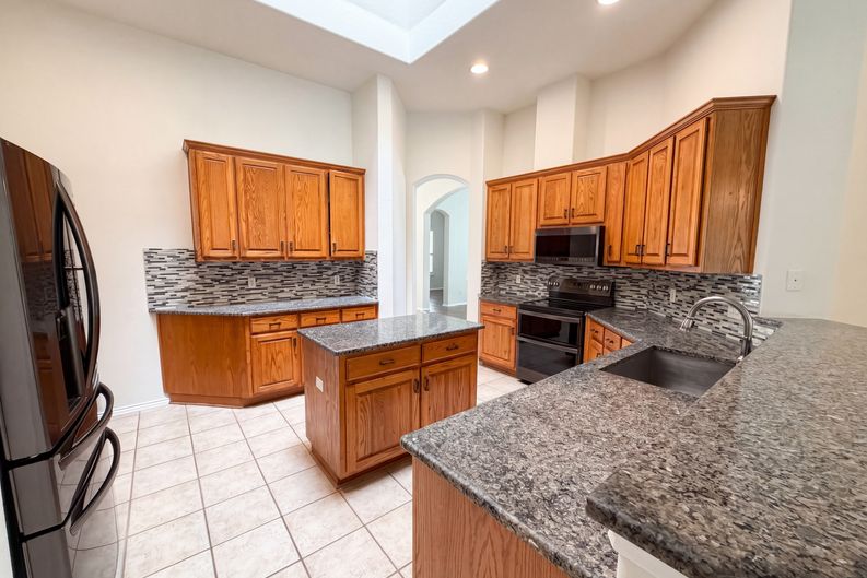 Photo 11 of 24 of 117 Brentwood Dr, Georgetown, TX