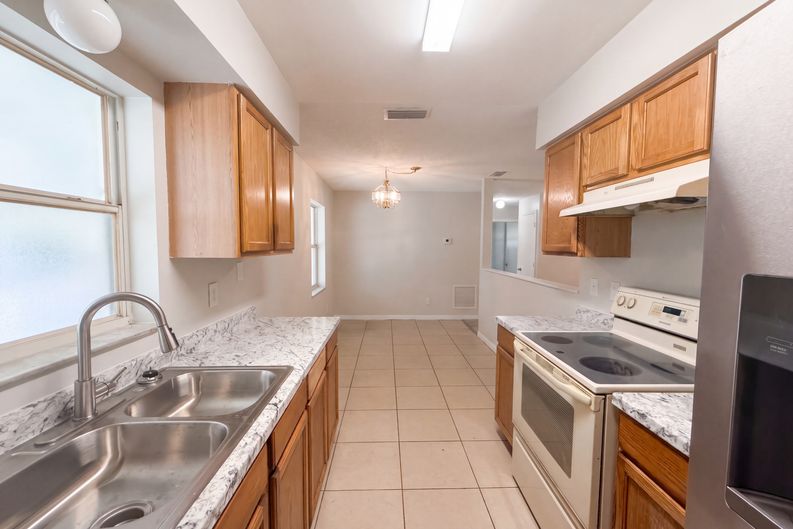 Photo 11 of 22 of 32444 Okaloosa Trl, Sorrento, FL