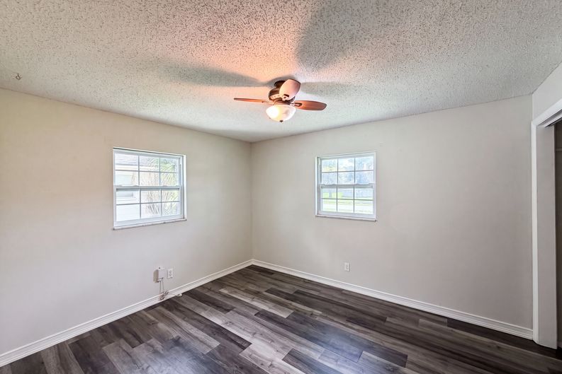 Photo 12 of 18 of 1823 Lori Ln W, Lakeland, FL