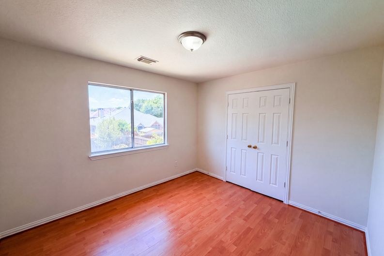 Photo 11 of 22 of 3106 Westshore Dr, Rowlett, TX