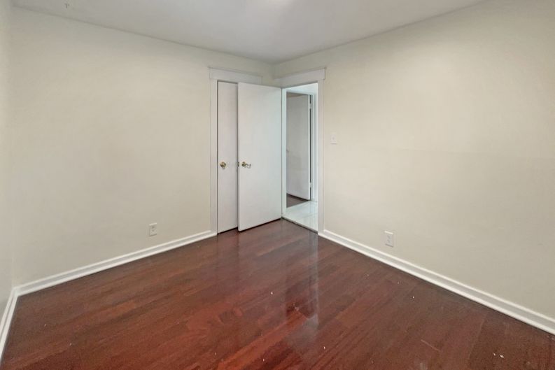 Photo 12 of 17 of 4055 N Grand Ave, Indianapolis, IN