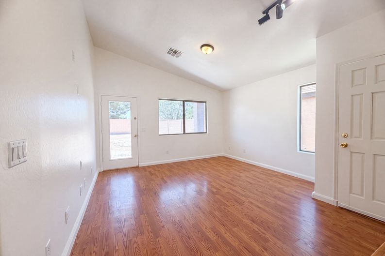 Photo 7 of 17 of 1321 W Matthews Dr, San Tan Valley, AZ