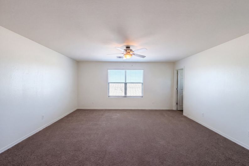 Photo 4 of 35 of 3325 W Dunbar Dr, Phoenix, AZ