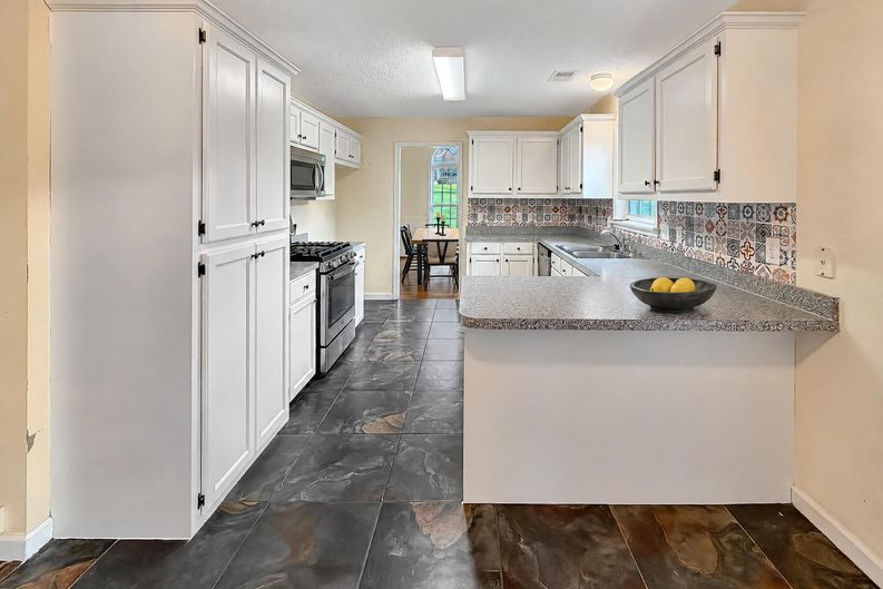 Photo 7 of 44 of 168 Hollow Tree Ct, Lugoff, SC