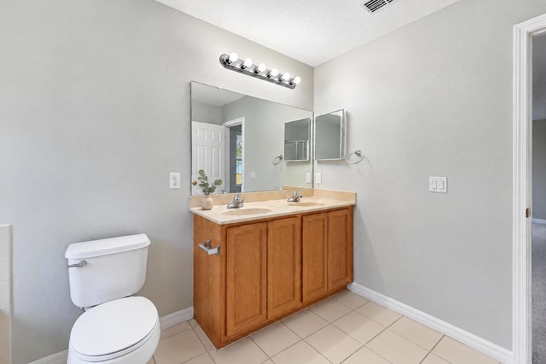Photo 12 of 26 of 2474 Mallow Oak Ct, Apopka, FL