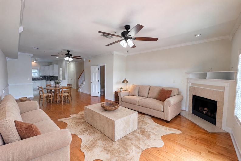 Photo 7 of 21 of 4933 Lake Palmetto Ln, North Charleston, SC