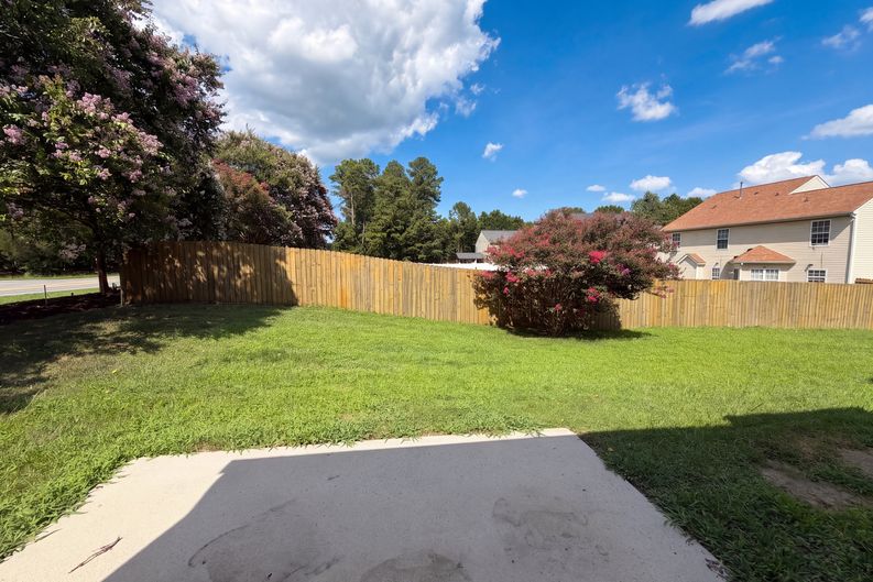 Photo 18 of 20 of 9244 Simonton Dr, Charlotte, NC