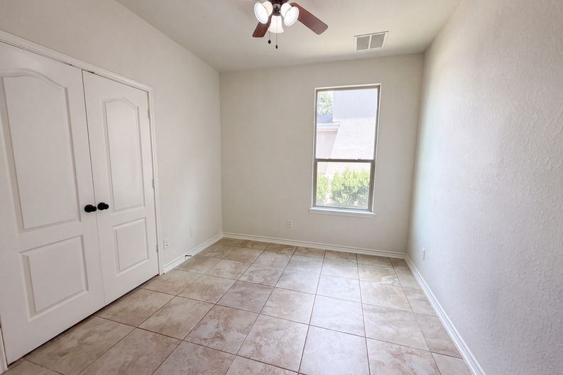 Photo 14 of 21 of 2100 Brandywine Dr, New Braunfels, TX