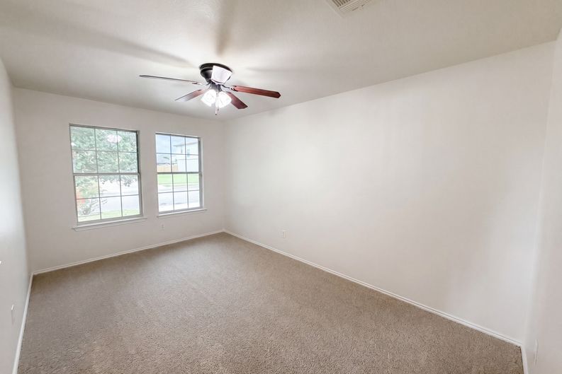 Photo 10 of 16 of 413 E Vega Ln, Killeen, TX