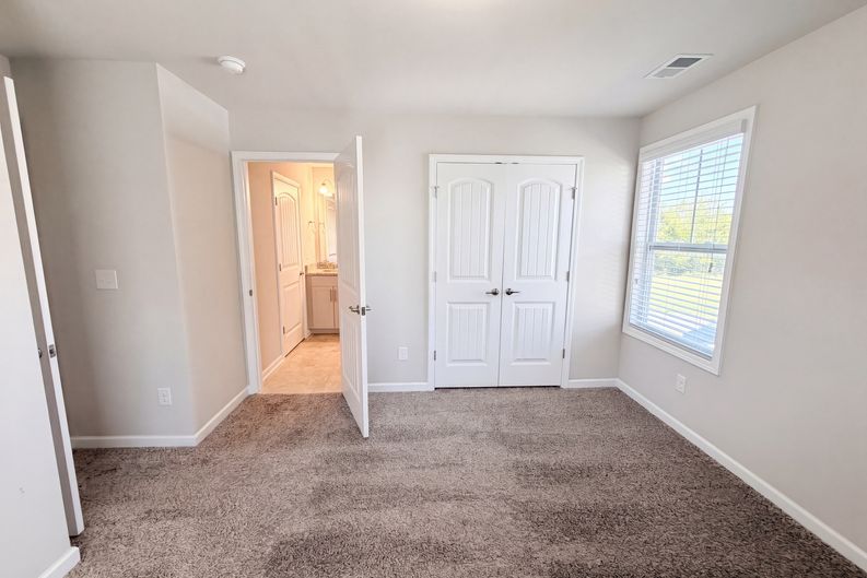 Photo 10 of 21 of 415 Prestige Ct, Pleasant View, TN