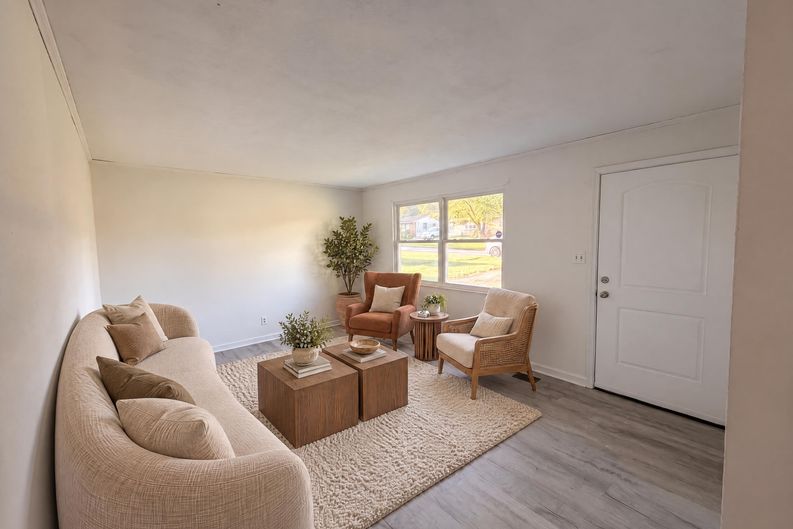 Photo 3 of 27 of 7301 Meadowbrook Cir, Knoxville, TN