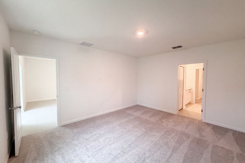 Photo 11 of 23 of 5420 Meadow Walk Dr, Davenport, FL