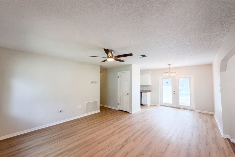 Photo 11 of 24 of 4536 Eagles Nest Rd, Fruitland Park, FL