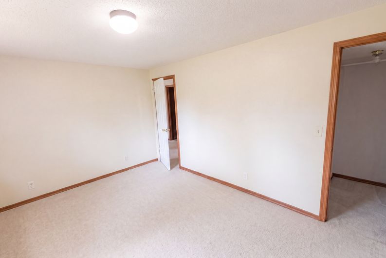Photo 17 of 41 of 6505 E 44th St N, Bel Aire, KS