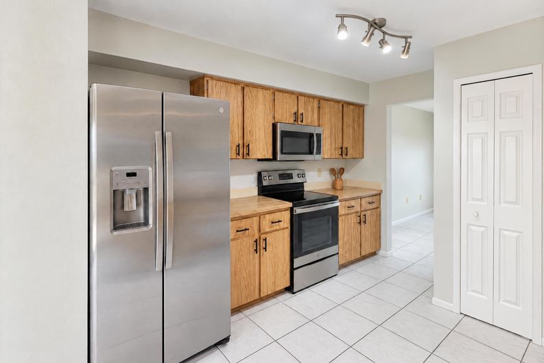 Photo 7 of 22 of 1572 Deerfield Ave, Deltona, FL