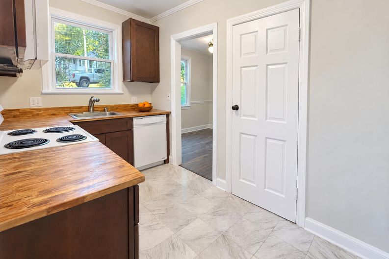 Photo 6 of 16 of 1315 Saturn Dr, Nashville, TN
