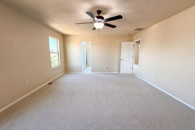 Photo 4 of 26 of 1309 Spruce Meadows Dr NE, Rio Rancho, NM