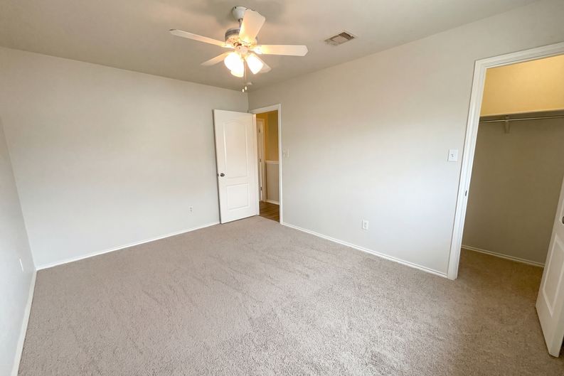 Photo 14 of 18 of 8807 Mesa Vis, San Antonio, TX