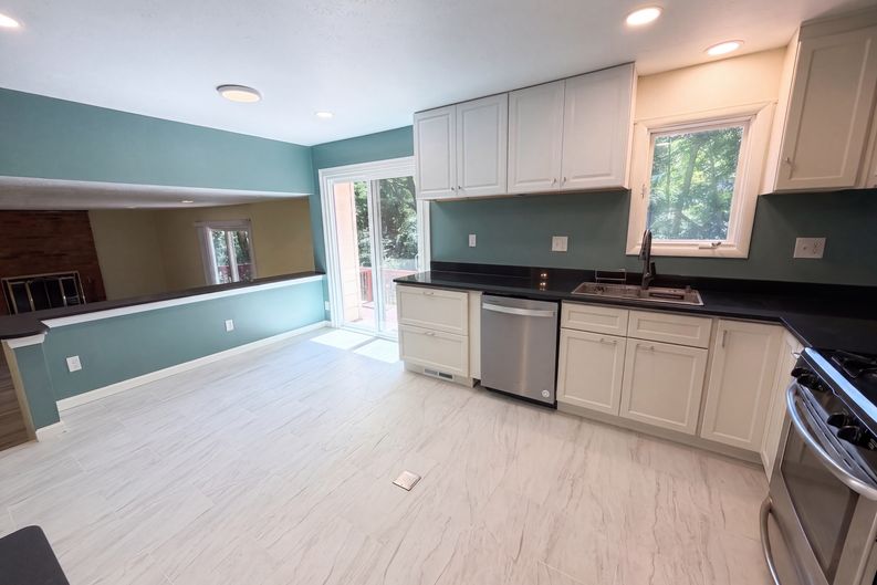 Photo 6 of 26 of 33170 Ledge Hill Dr, Solon, OH