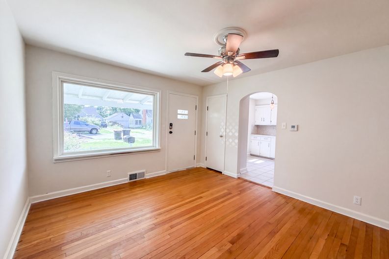 Photo 3 of 17 of 206 Bachmann Ave, Newark, OH