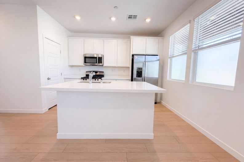 Photo 6 of 22 of 305 Crescent Glow Ln, Henderson, NV