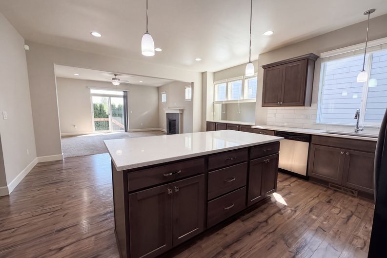 Photo 6 of 14 of 3746 SW McKinley St, Gresham, OR