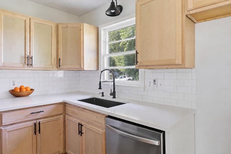 Photo 9 of 24 of 5734 Hill Rd, Powder Springs, GA